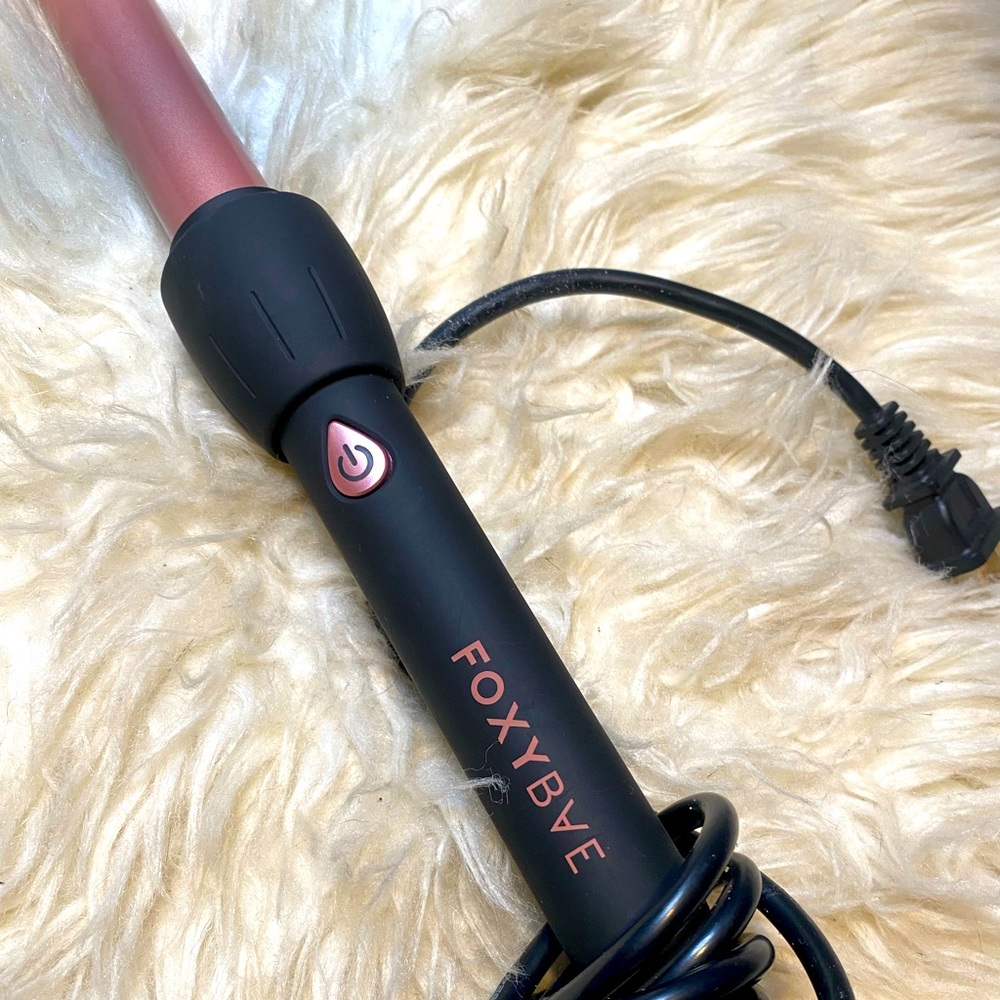 FoxyBae 25mm curling wand in black/pink